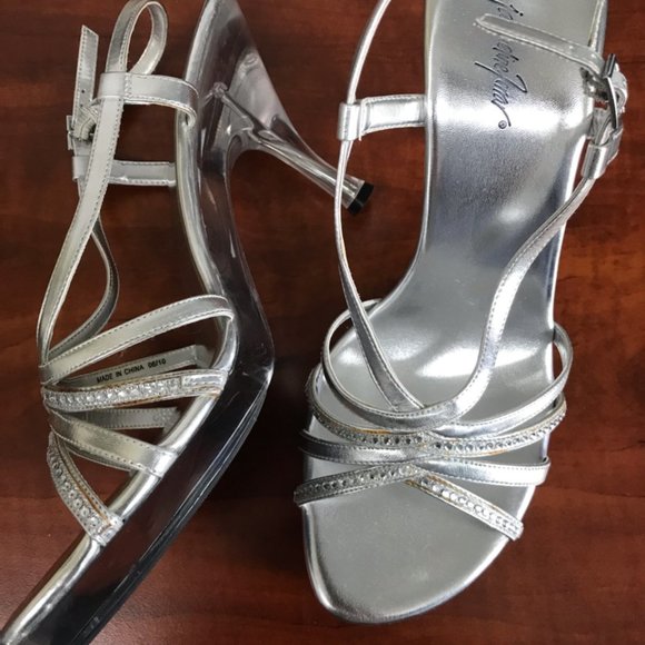 Shoes - Picture 2 of 3